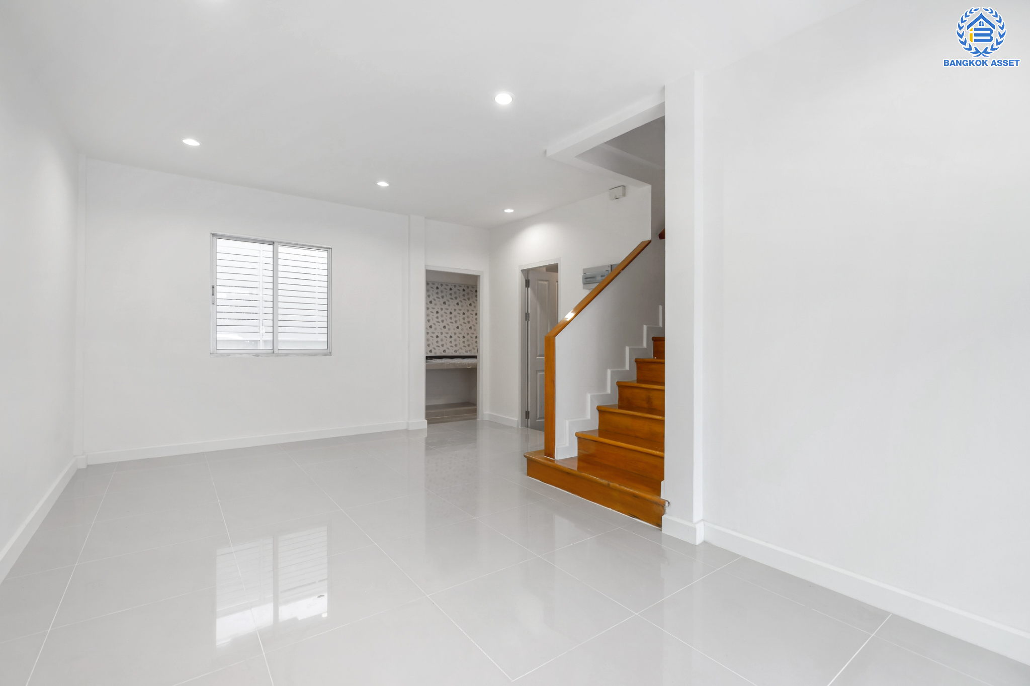 บ้านมือสองตกแต่งใหม่ แบรนด์ Property Perfect ม.เดอะวิลล่า ท่าอิฐ-รัตนาธิเบศร์ ทาวน์เฮ้าส์พร้อมอยู่ เนื้อที่ 18 ตร.ว. ฟังก์ชัน 3 ห้องนอน 2 ห้องน้ำ 1 ที่จอดรถ บนทำเลเชื่อมต่อทั้ง ถ.รัตนาธิเบศร์ และ ถ.ราชพฤกษ์ ใกล้รถไฟฟ้าสายสีม่วง "สถานีบางรักน้อยท่าอิฐ"